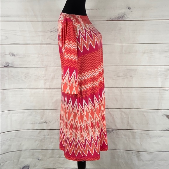 ❤️ DONNA MORGAN CHEVRON PRINT SHIFT DRESS - Picture 2 of 5